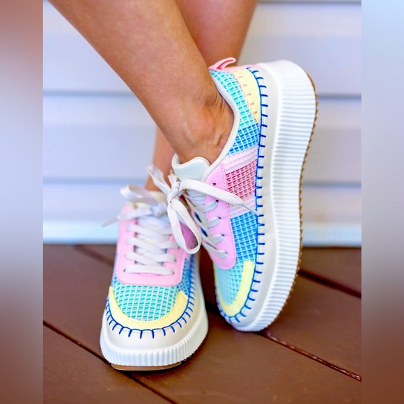 Women’s sneakers - Picture 1 of 2